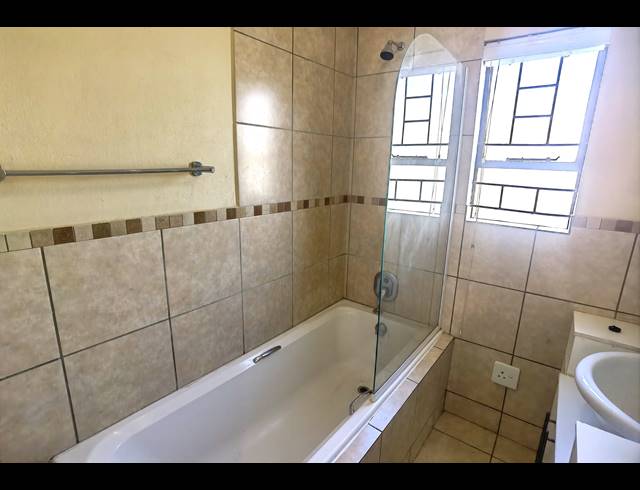 3 BEDROOM FREESTANDING FOR SALE IN KOSMOSDAL